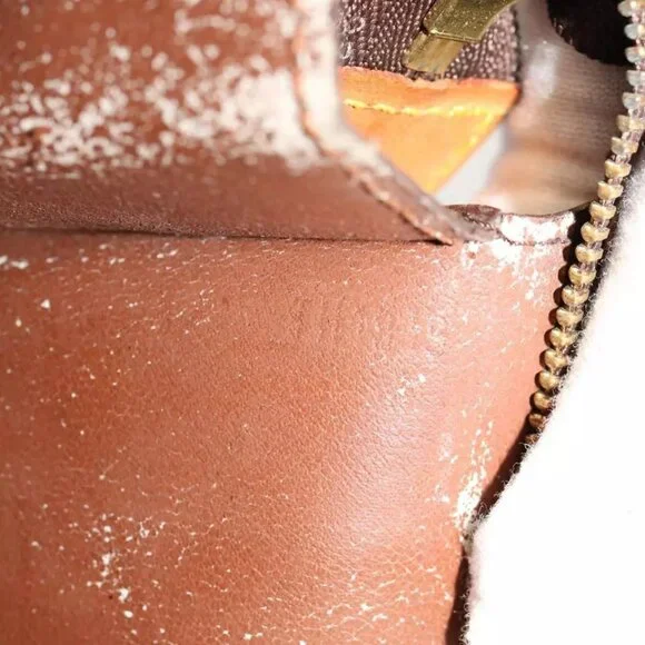 LOUIS VUITTON Monogram Poche Toilette 26 Pouch - Picture 12 of 16